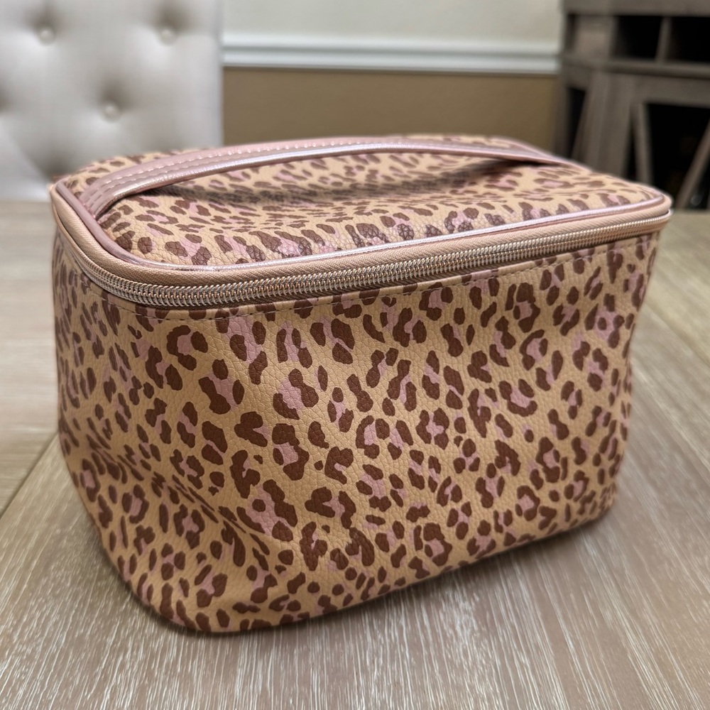 NEW Leopard Animal Print Makeup Cosmetic Bag with Tassels - Picture 4 of 10